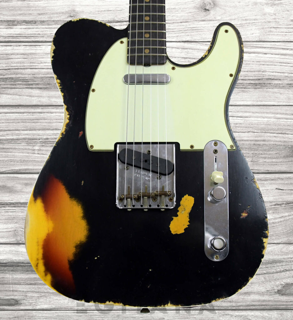 Fender Custom Shop 1960 Custom Heavy Relic Aged Black Chocolate 3 Color Sunburst egitana