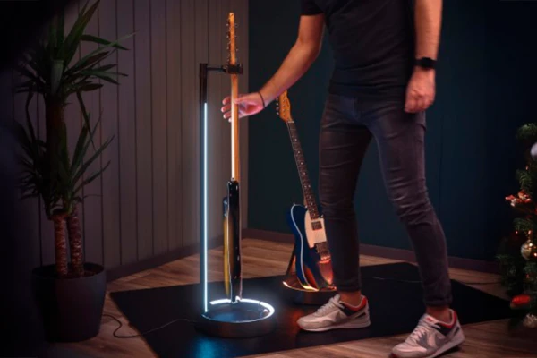 Gravity GLOW STAND – O suporte iluminado que transforma a tua guitarra numa peça central 6 CAPA GRAVITY